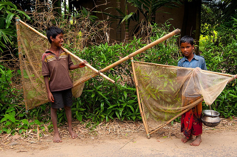 Okolice Bishwamvarpuru - młodzi rybacy (Bangladesz 2010 - część 1/2)
